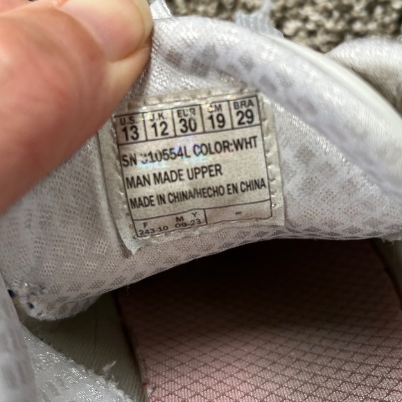 Skechers | Girls' UNO Gen1 Memory Foam Sneakers | White | Size 13 - Picture 4 of 11